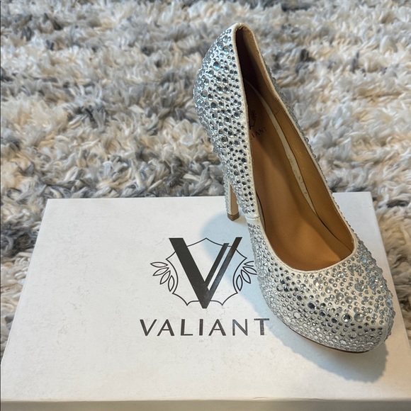 ✨ Valiant Women’s Rhinestone High Heels | White | Size 6 | New in Box - Picture 1 of 8